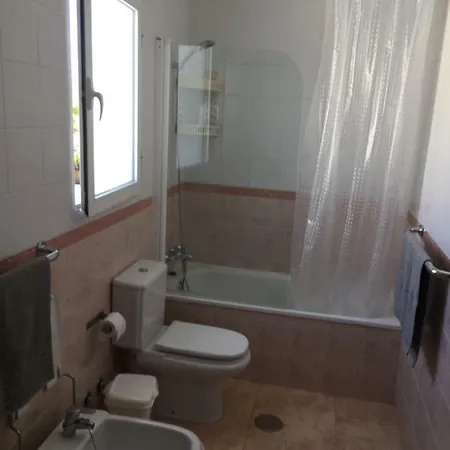 Semi-detached House & Pool Nyaraló