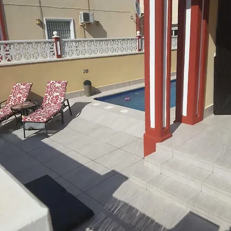 Semi-detached House & Pool Nyaraló